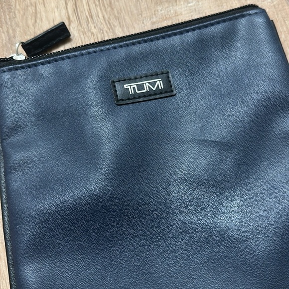 TUMI x DELTA | Navy Cosmetic Amenities Pouch - Picture 2 of 5